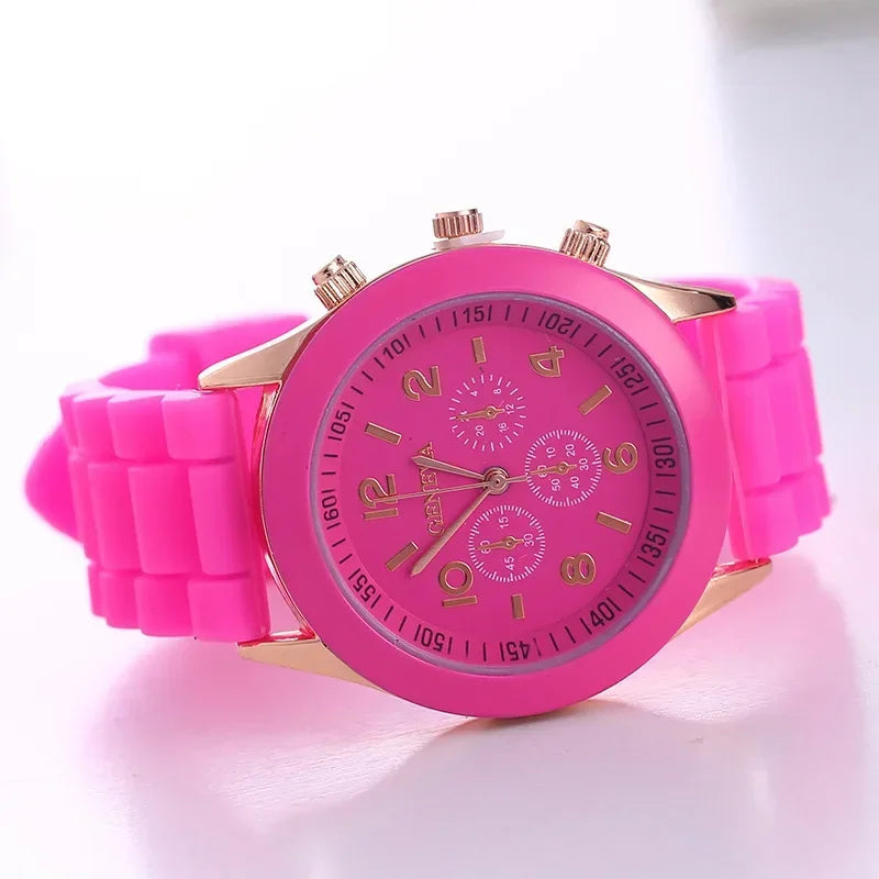 Kit com 14 Relógios Quartz com Pulseira de Silicone