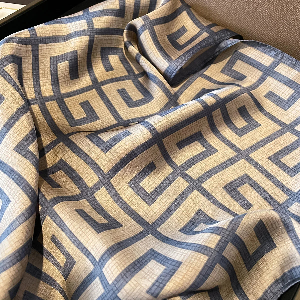Luxury Silk Scarf Soft Touch – 70x70cm
