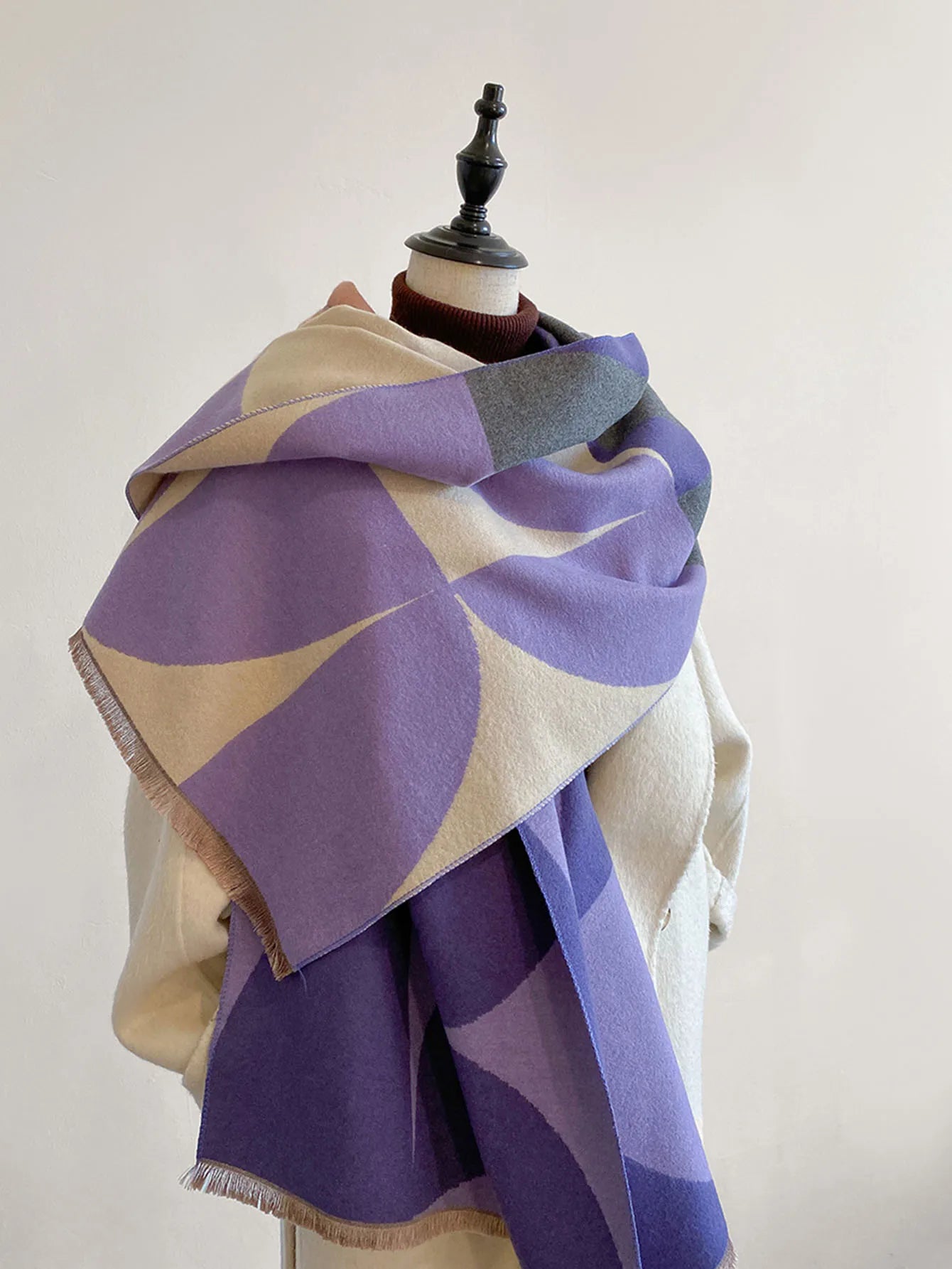Cachecol Feminino Luxo – Dupla Face com Estampa Geométrica | Toque de Cashmere