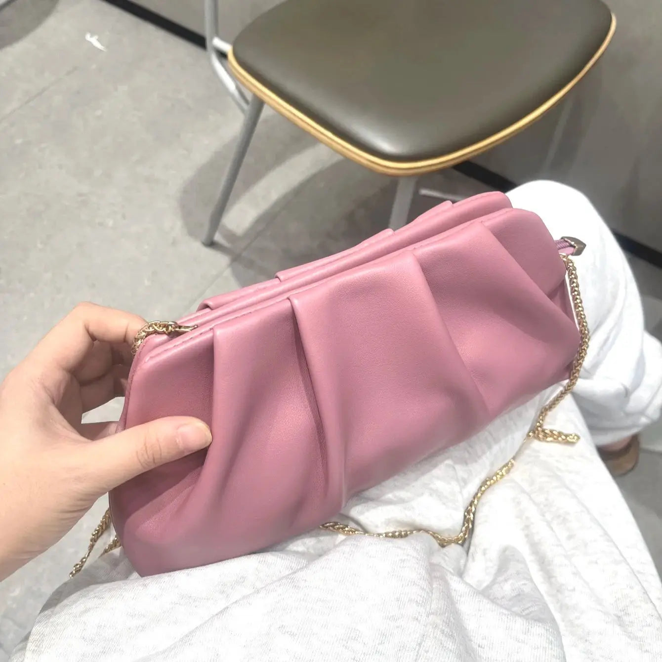 Bolsa Clutch com Corrente