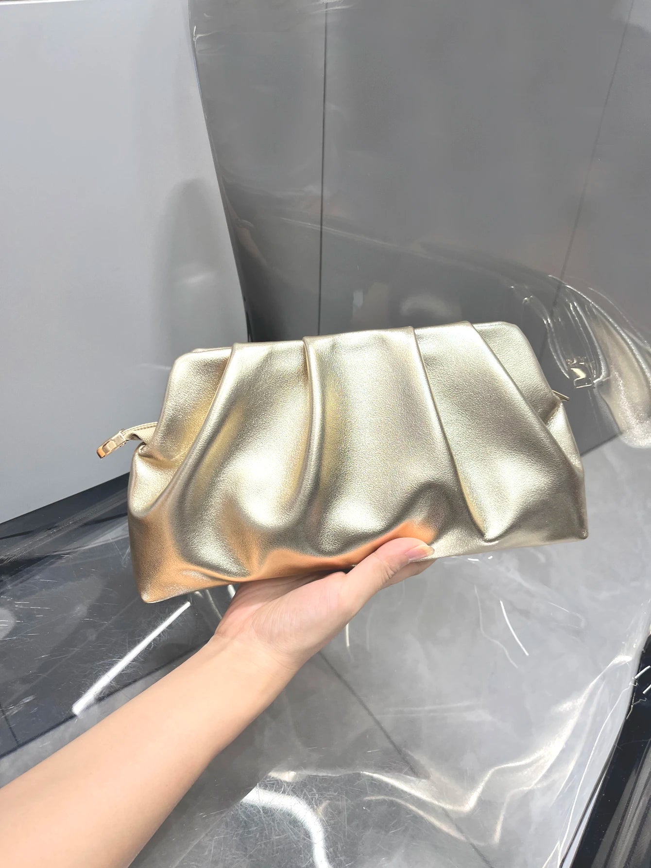 Bolsa Clutch com Corrente