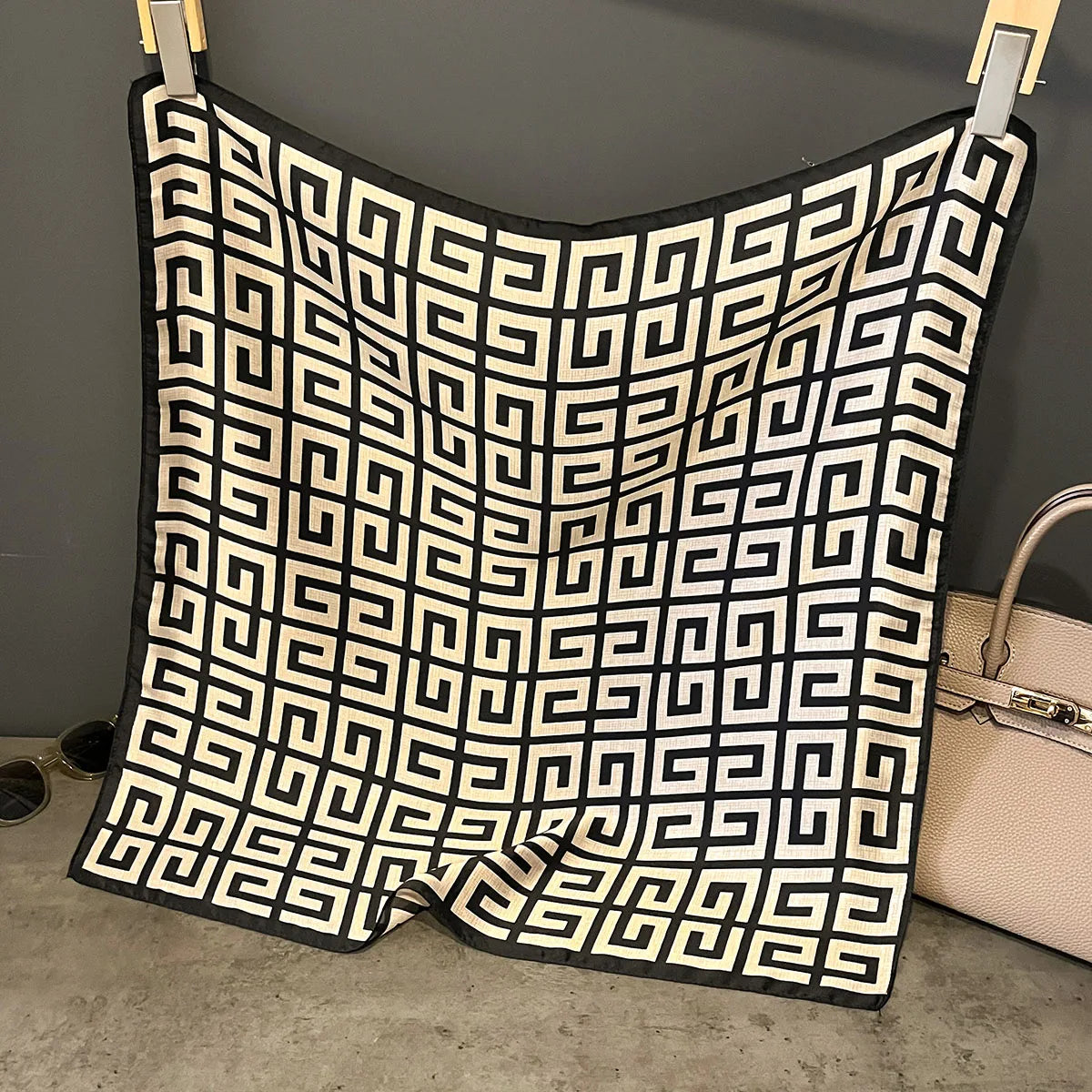 Luxury Silk Scarf Soft Touch – 70x70cm
