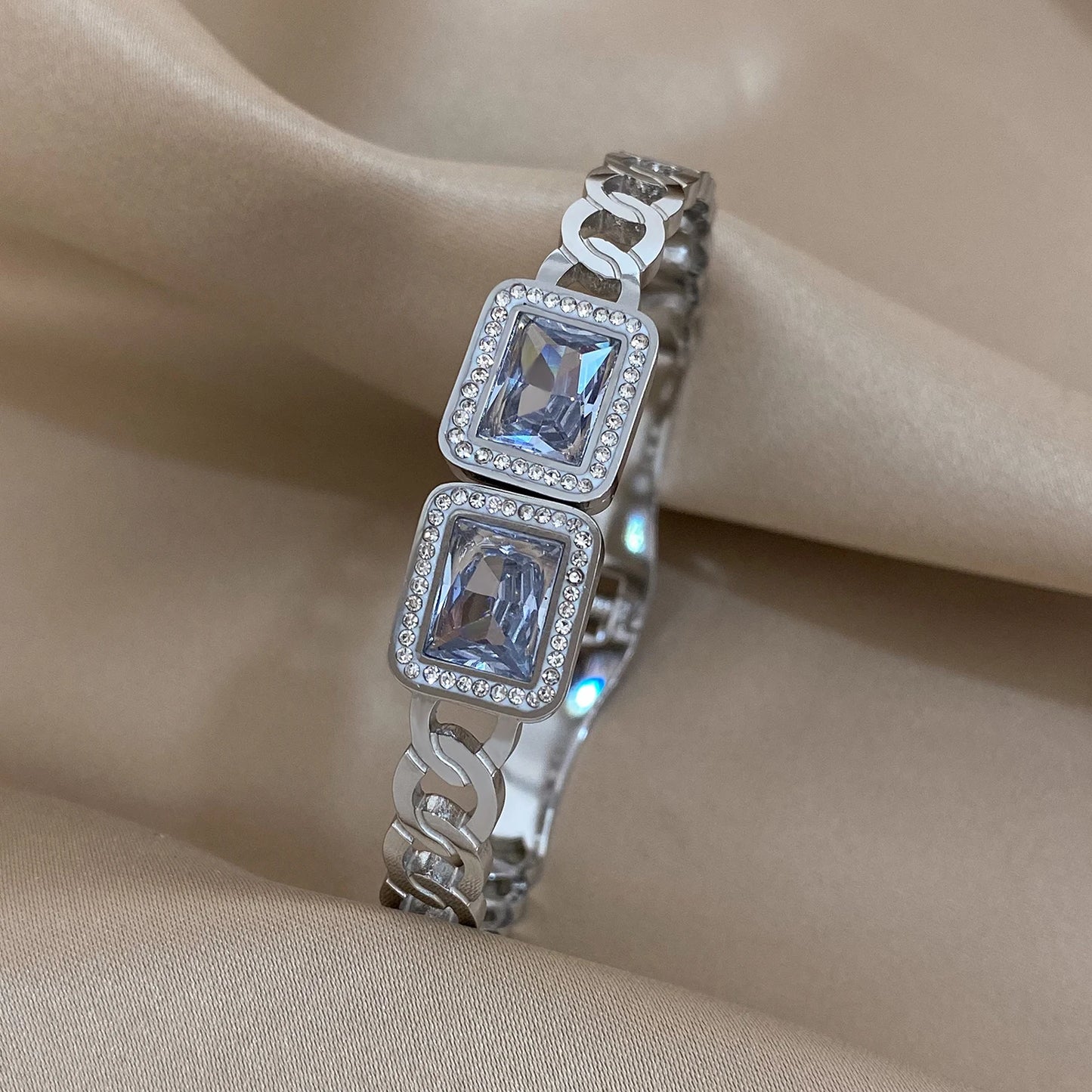 Pulseira Dourada com Cristais