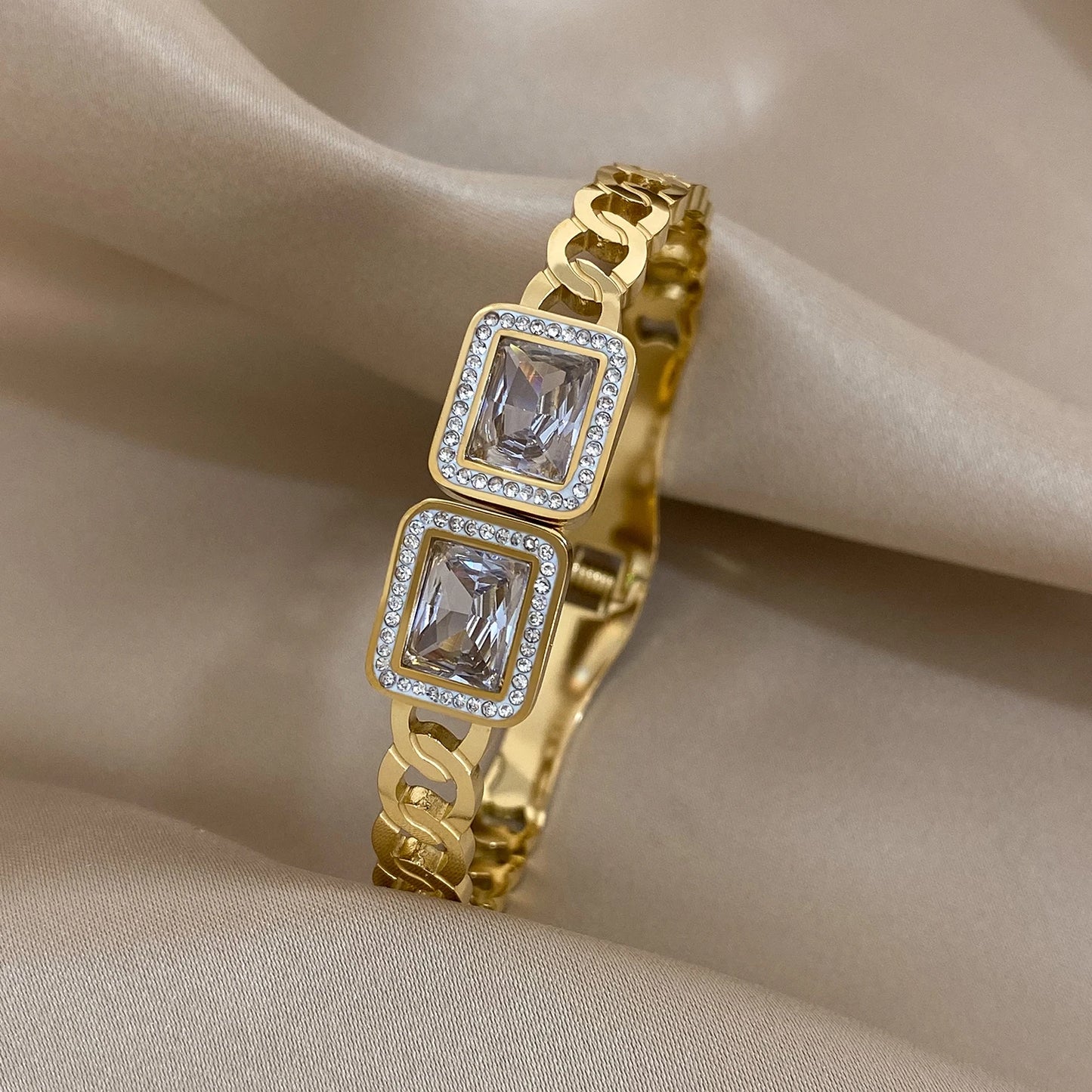 Pulseira Dourada com Cristais