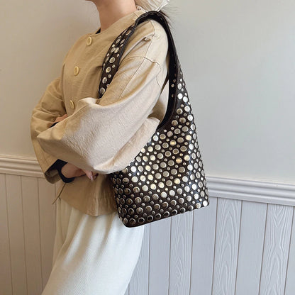 Bolsa Bucket com Tachas