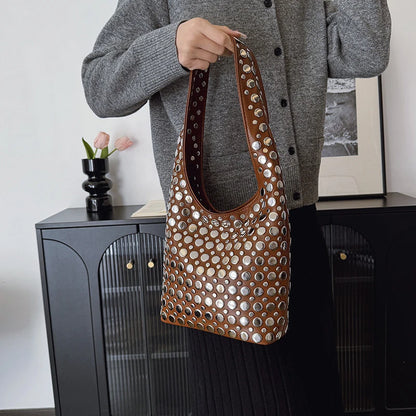 Bolsa Bucket com Tachas