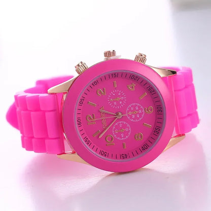 Kit com 14 Relógios Quartz com Pulseira de Silicone
