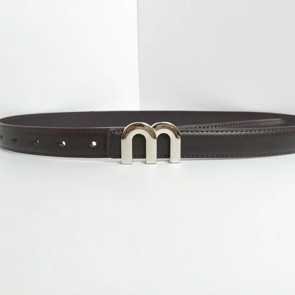 Cinto com fivela prateada