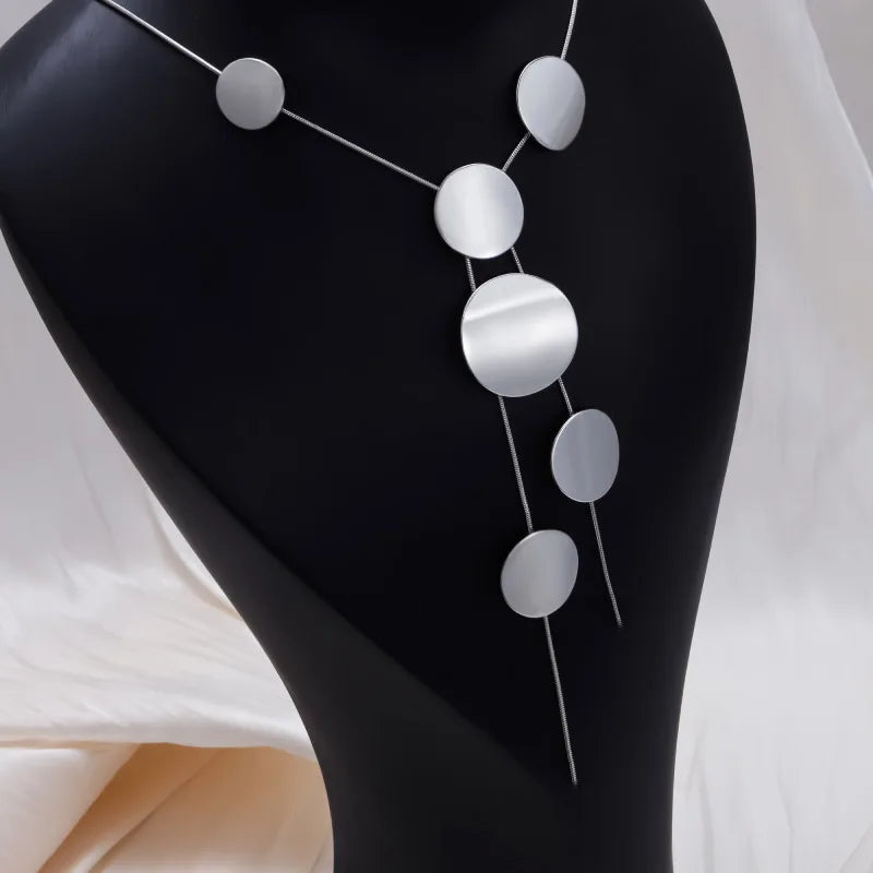 Colar Longo com Pingente Redondo