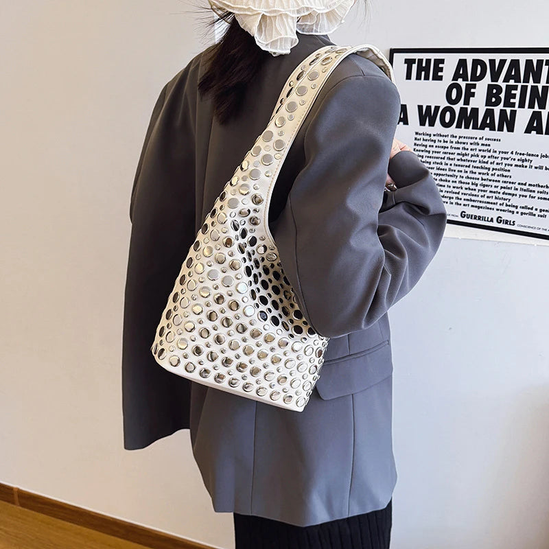 Bolsa Bucket com Tachas
