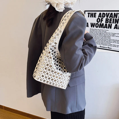 Bolsa Bucket com Tachas