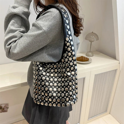 Bolsa Bucket com Tachas