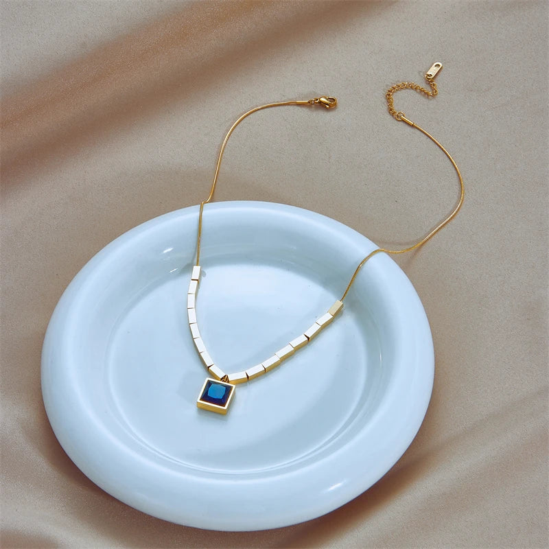 Colar com Pingente de Zircônia Azul