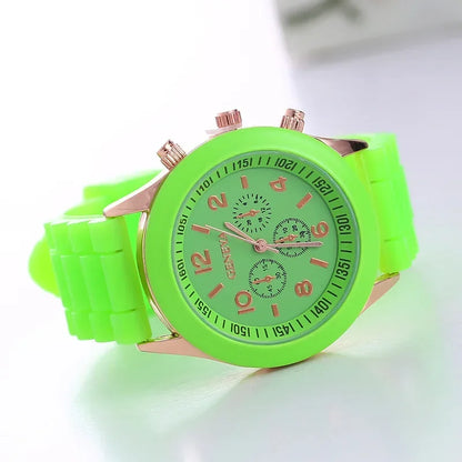 Kit com 14 Relógios Quartz com Pulseira de Silicone