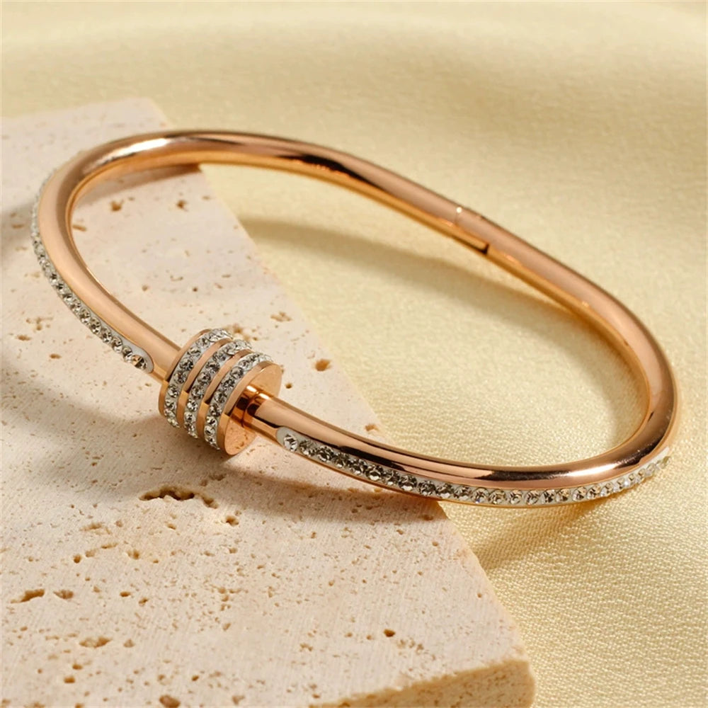 Pulseira Bangle com Zircônias