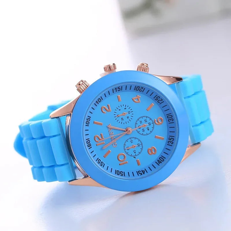 Kit com 14 Relógios Quartz com Pulseira de Silicone
