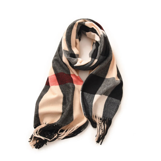 Classic Plaid Scarf — Comfort and Style in All Seasons
