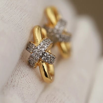 Brincos com Zirconia Oval